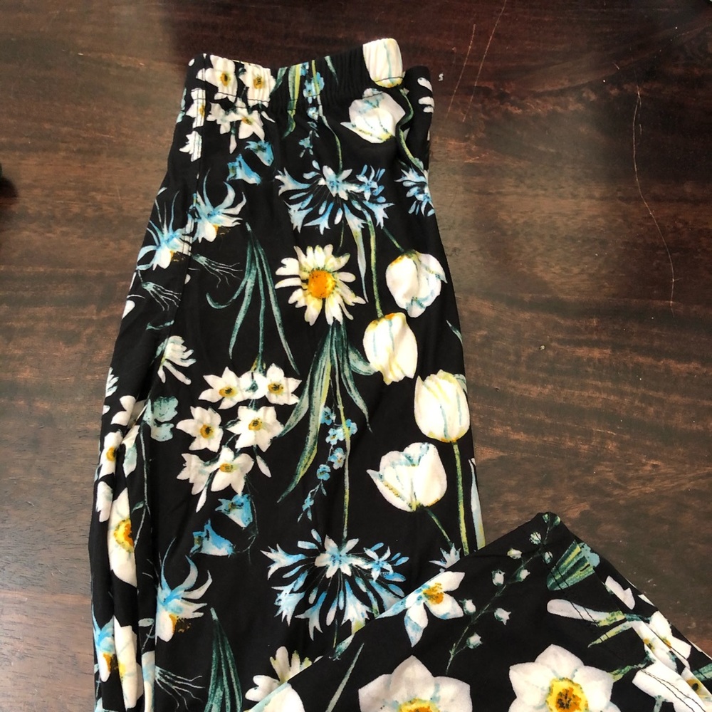 Black floral CAPRI Peachskin Leggings OS